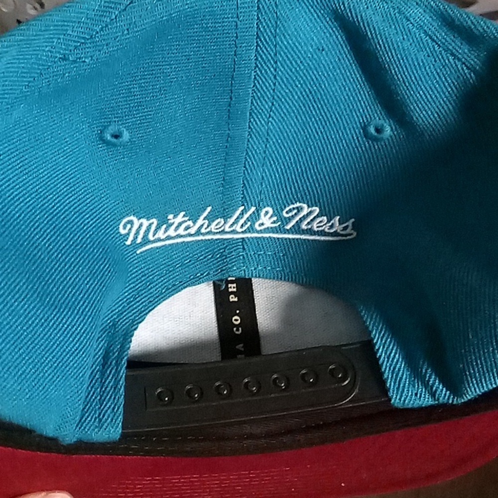Detroit Pistons Snapback - Picture 2 of 3